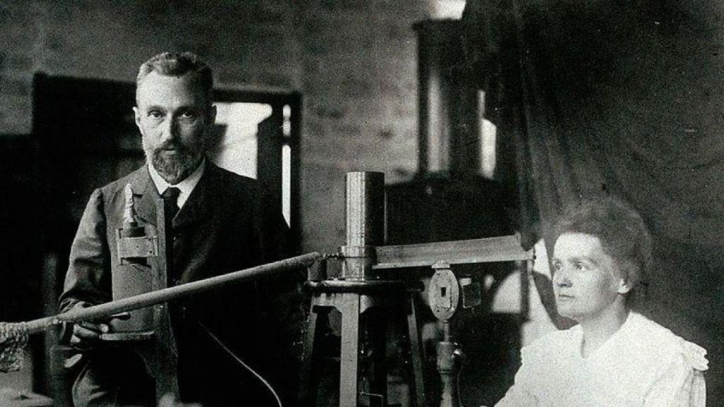 Pierre Curie y Maria Salomea Skłodowska establecieron una gran amistad trabajando en uno de los laboratorios de la Escuela superior de química y física industriales de París. // Imagen de libre uso 